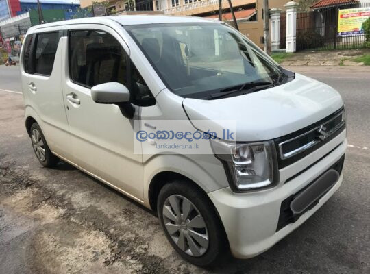 RENT A CAR SUZUKI WAGON R