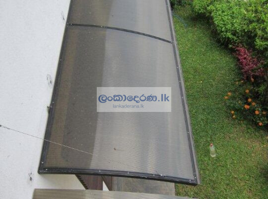 Polycarbonate roof structure