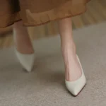 پامپ زنانه چرمی پاشنه‌بلند - Image 5