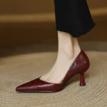 پامپ زنانه چرمی پاشنه‌سوزنی - Image 4