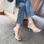 صندل زنانه نوک‌مربعی پاشنه‌بلند سگک‌دار - Image 3