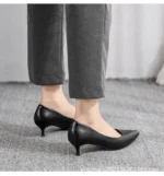 کفش زنانه چرمی مشکی نوک‌تیز پاشنه‌باریک - Image 7