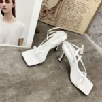 صندل زنانه نوک‌مربعی پاشنه‌بلند سگک‌دار - Image 2